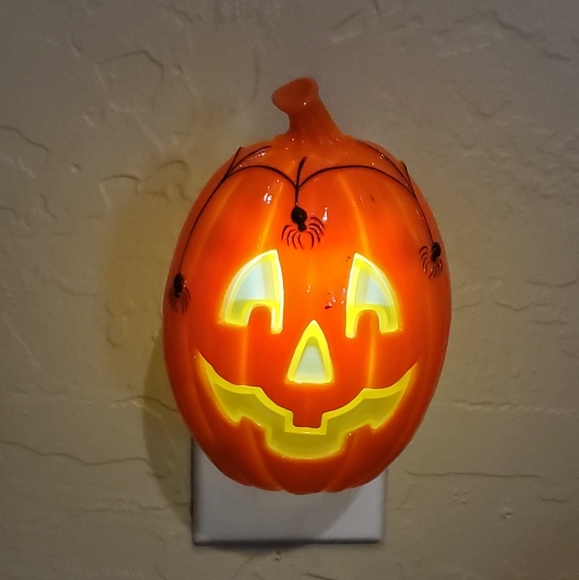 Bath & Body Works Halloween Jack-o-Lantern Wallflower Nightlight Diffuser Tested - Picture 5 of 6